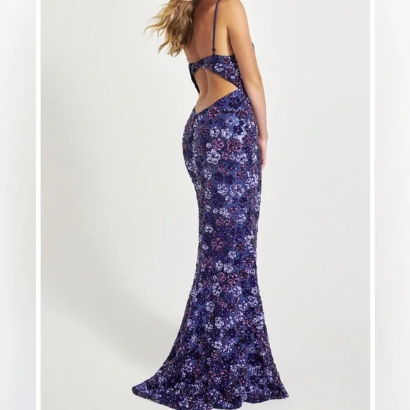 Elegant Floral Evening Gown - Picture 2 of 2